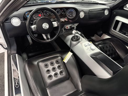 Used 2005 Ford GT RWD image 19
