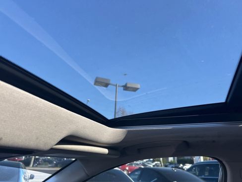 Used 2022 Nissan Rogue SL image 42