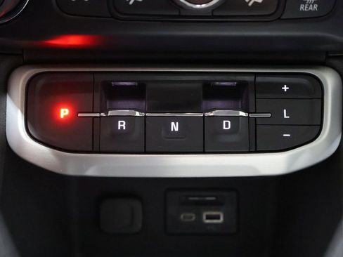 Used 2023 GMC Acadia SLT image 38