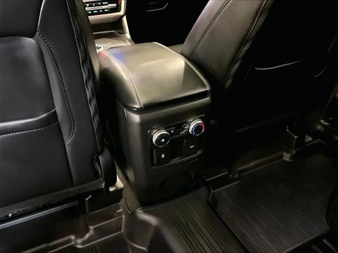 Used 2022 Ford Explorer XLT w/ Equipment Group 202A image 29