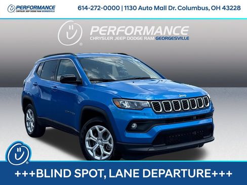 Used 2024 Jeep Compass Latitude AWD/4WD image 1