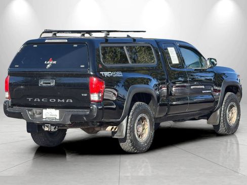 Used 2016 Toyota Tacoma TRD Off-Road w/ Premium & Technology Package AWD/4WD image 2