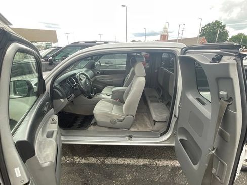Used 2005 Toyota Tacoma 2WD Access Cab image 9