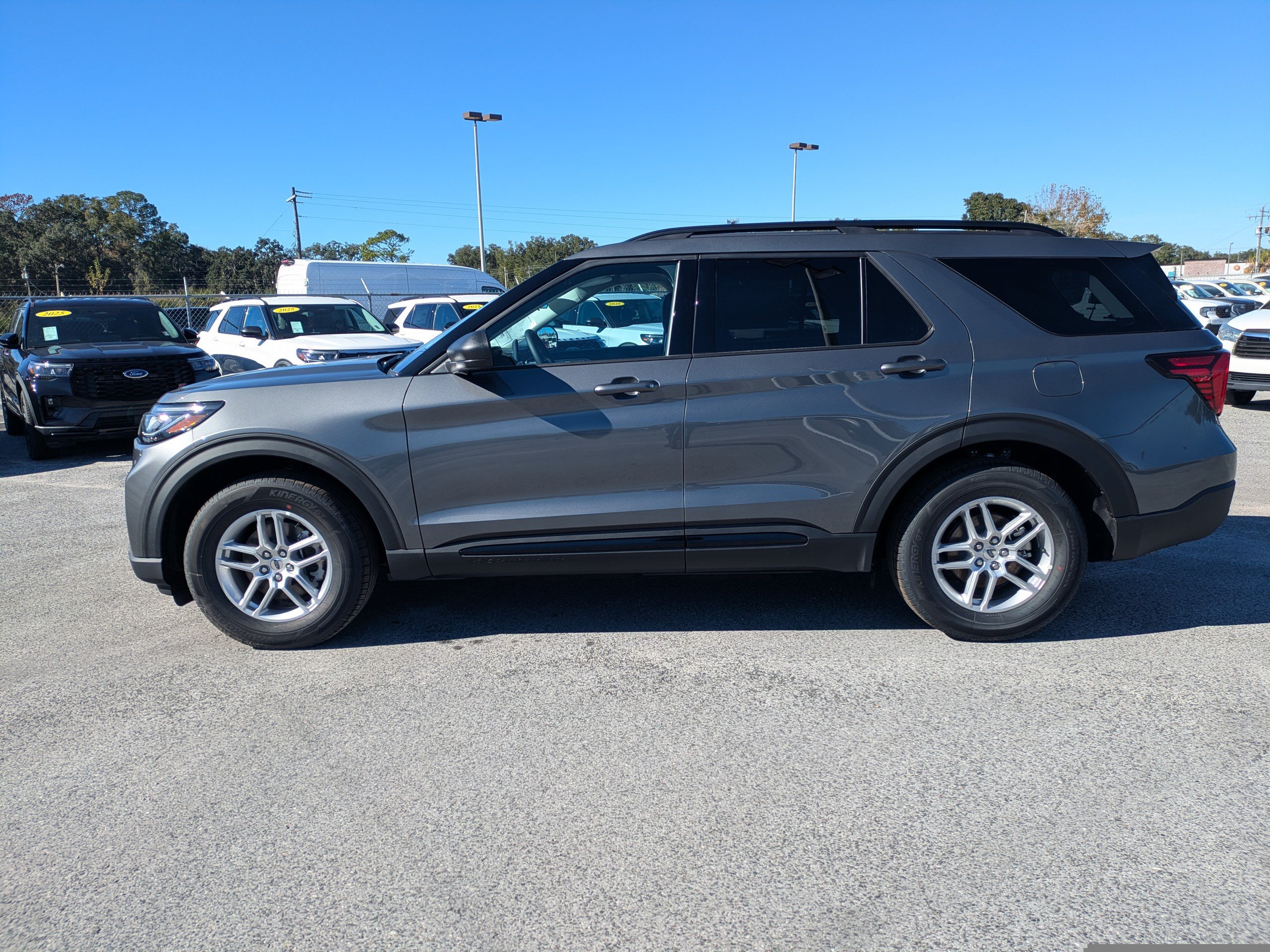 New 2026 Ford Explorer Active w/ Active Comfort Package RWD image 6