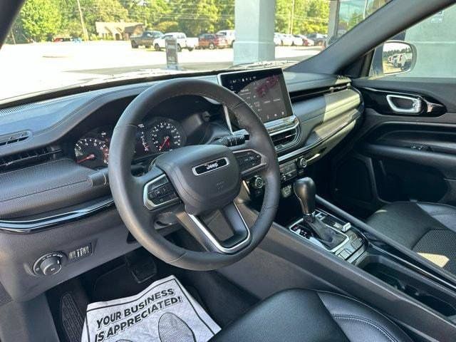 Certified 2025 Jeep Compass Latitude w/ Altitude Special Edition AWD/4WD image 11