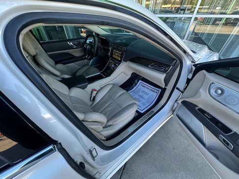 Used 2017 Lincoln Continental Reserve w/ Luxury Package image 18