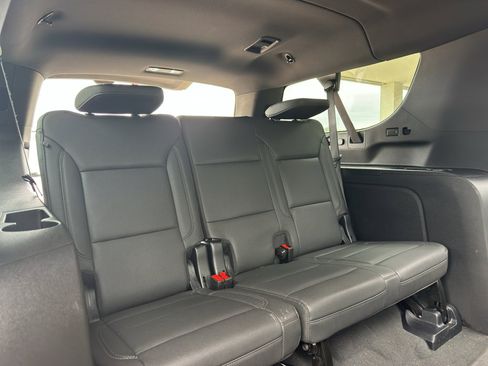 Used 2025 Chevrolet Suburban Z71 AWD/4WD image 38