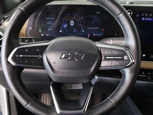 Used 2025 Chevrolet Equinox ACTIV FWD image 3