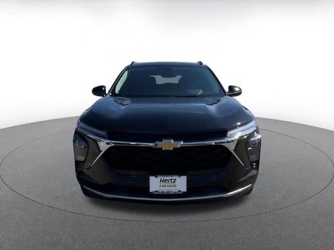 Used 2025 Chevrolet Trax LT image 3