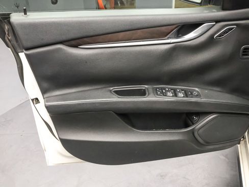 Used 2014 Maserati Ghibli S Q4 AWD/4WD image 9