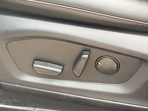 Used 2025 Ford Explorer ST-Line w/ ST-Line Street Pack image 18