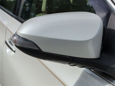 Used 2014 Toyota Avalon Limited image 12