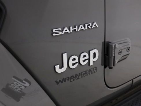 Used 2019 Jeep Wrangler Unlimited Sahara AWD/4WD image 10