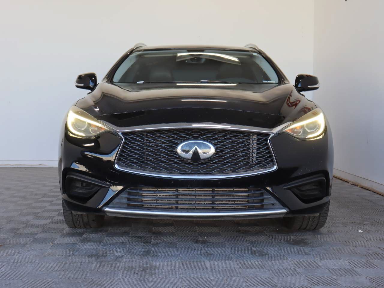 Used 2018 INFINITI QX30 FWD image 2