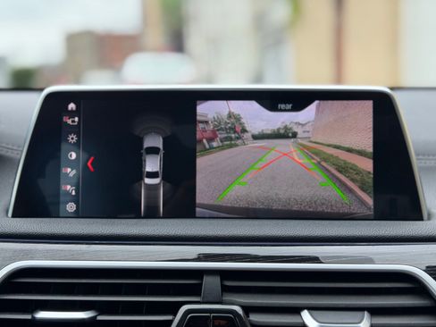 Used 2019 BMW 740i xDrive w/ M Sport Package AWD/4WD image 39