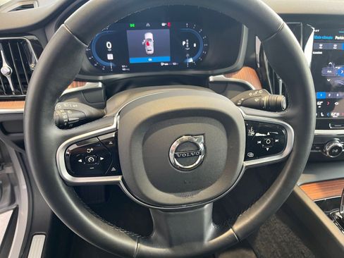 Used 2025 Volvo V60 B5 Cross Country Plus image 28