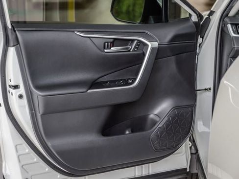 Used 2020 Toyota RAV4 Limited image 46