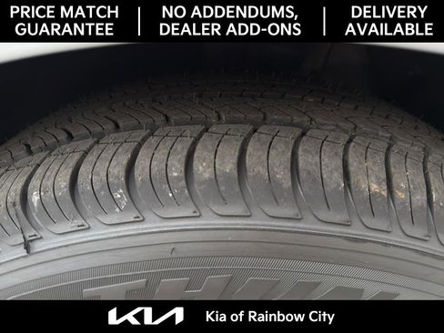 Used 2022 Kia Carnival LX image 12