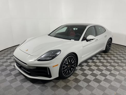 Used 2025 Porsche Panamera image 11