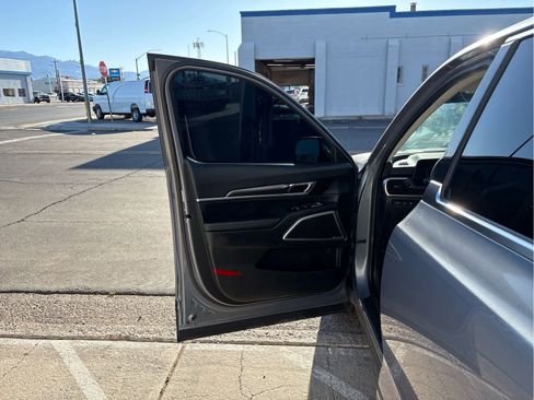 Used 2024 Kia Telluride LX FWD image 9