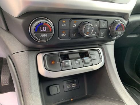 Used 2022 GMC Acadia SLE image 37