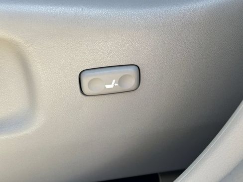 Used 2010 Toyota Highlander Limited AWD/4WD image 27
