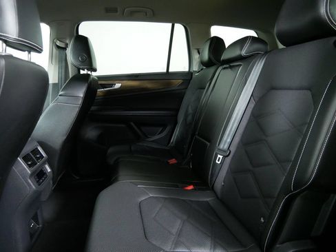 Used 2024 Volkswagen Atlas SE w/ Panoramic Sunroof Package AWD/4WD image 16