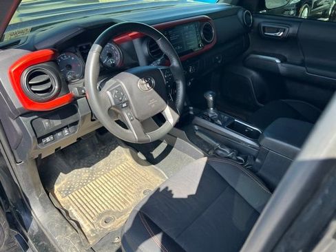 Used 2020 Toyota Tacoma TRD Sport AWD/4WD image 15