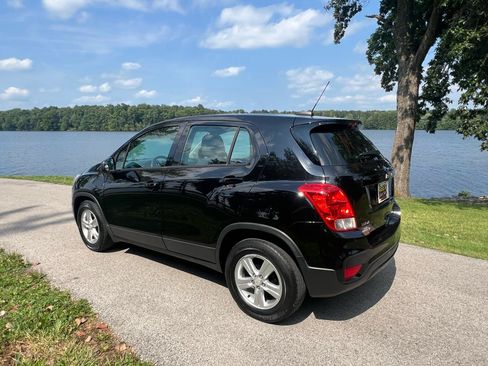 Used 2020 Chevrolet Trax LS FWD image 3