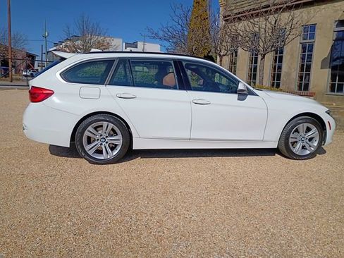 Used 2017 BMW 330i xDrive Wagon image 17