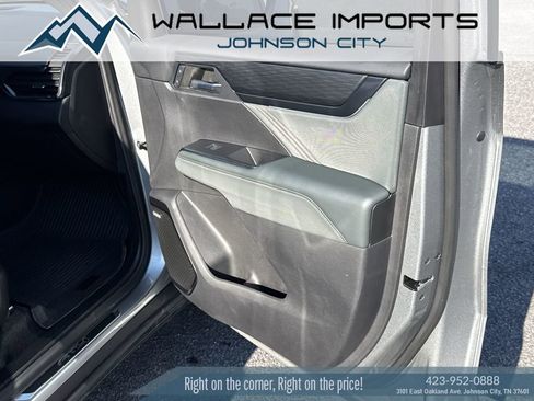 Used 2024 GMC Acadia AT4 w/ Super Cruise Package image 38