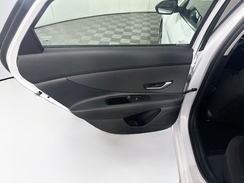 Used 2025 Hyundai Elantra SEL image 27