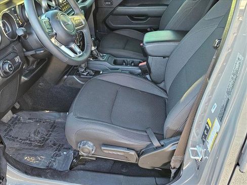 Used 2023 Jeep Gladiator Overland w/ LED Lighting Group image 15