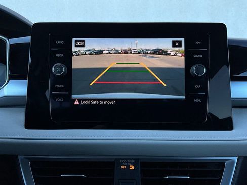 Used 2025 Volkswagen Taos SE image 33