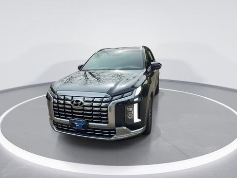 Used 2024 Hyundai Palisade Calligraphy image 3