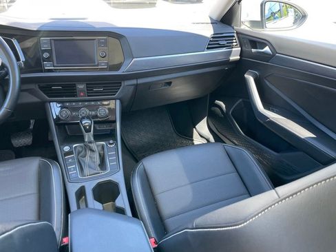 Certified 2023 Volkswagen Jetta SE FWD image 9