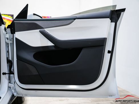 Used 2026 Tesla Model Y Long Range RWD image 43