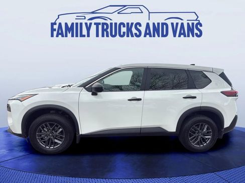 Used 2023 Nissan Rogue S AWD/4WD image 2