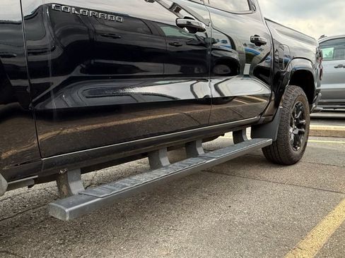 Certified 2025 Chevrolet Colorado Z71 w/ Midnight Edition AWD/4WD image 13
