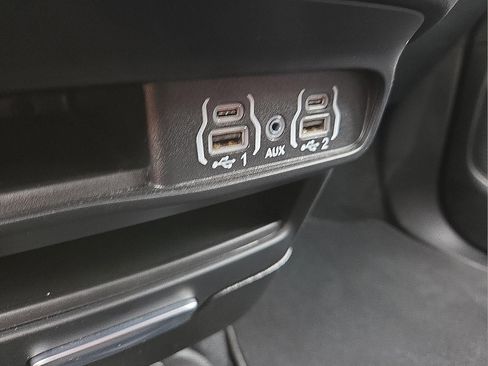 Used 2025 Chrysler Pacifica Select FWD image 20
