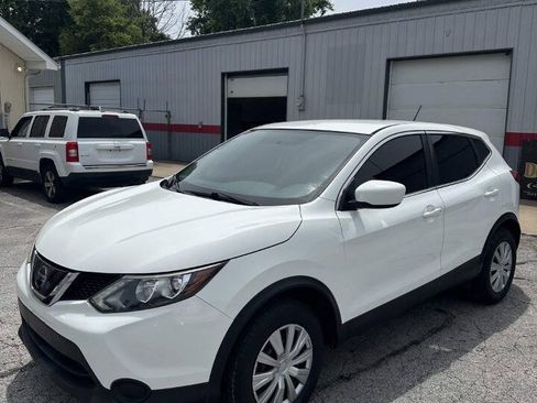 Used 2019 Nissan Rogue Sport S FWD image 1