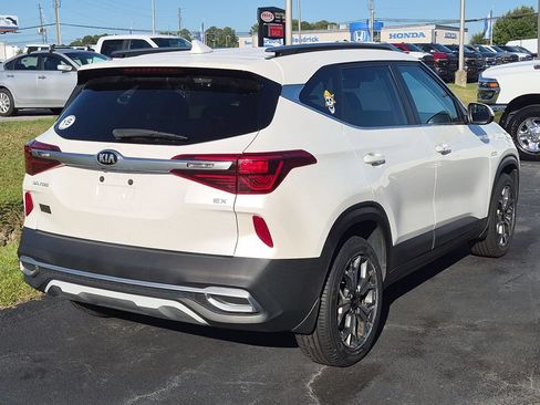 Used 2021 Kia Seltos EX AWD/4WD image 2