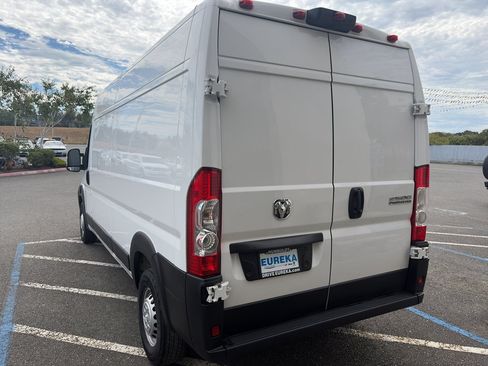 Used 2024 RAM ProMaster 2500 w/ Convenience Group FWD image 14
