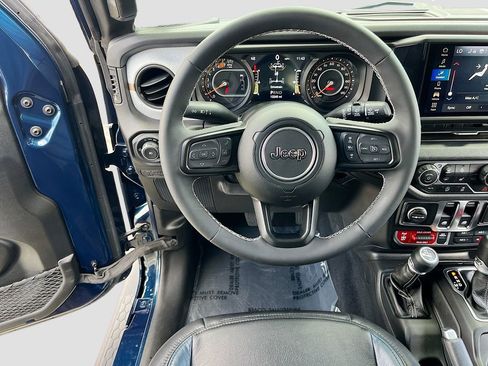 Used 2025 Jeep Wrangler Sport AWD/4WD image 21