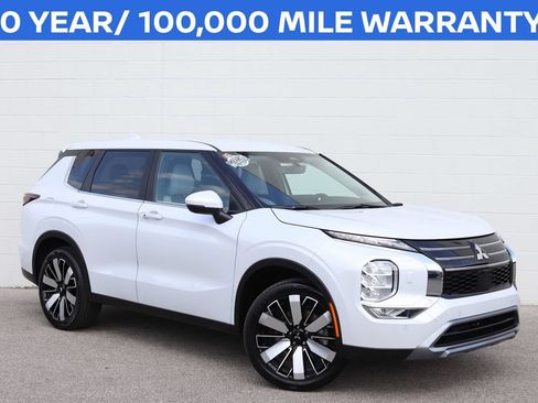 Used 2025 Mitsubishi Outlander SE AWD/4WD image 1
