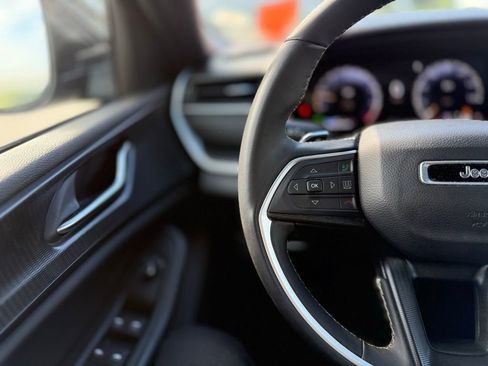 Used 2024 Jeep Grand Cherokee L Altitude image 7