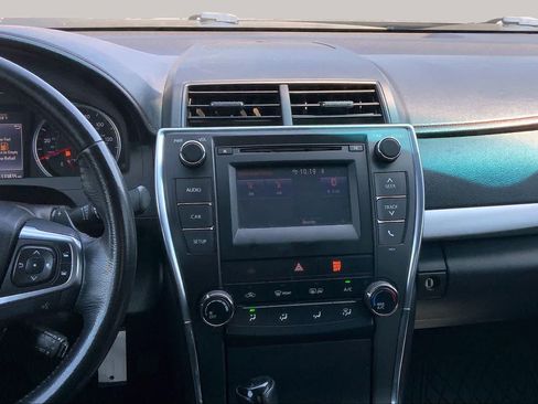 Used 2016 Toyota Camry SE FWD image 6