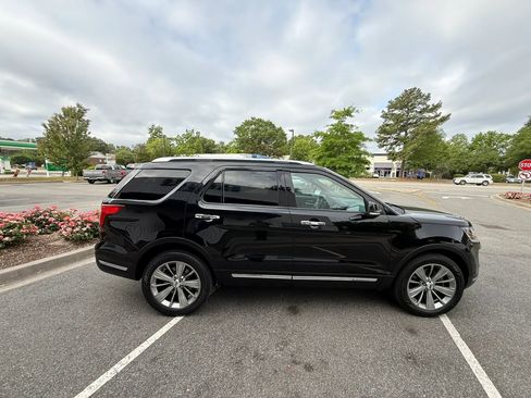 Used 2018 Ford Explorer Limited w/ Equipment Group 301A AWD/4WD image 5
