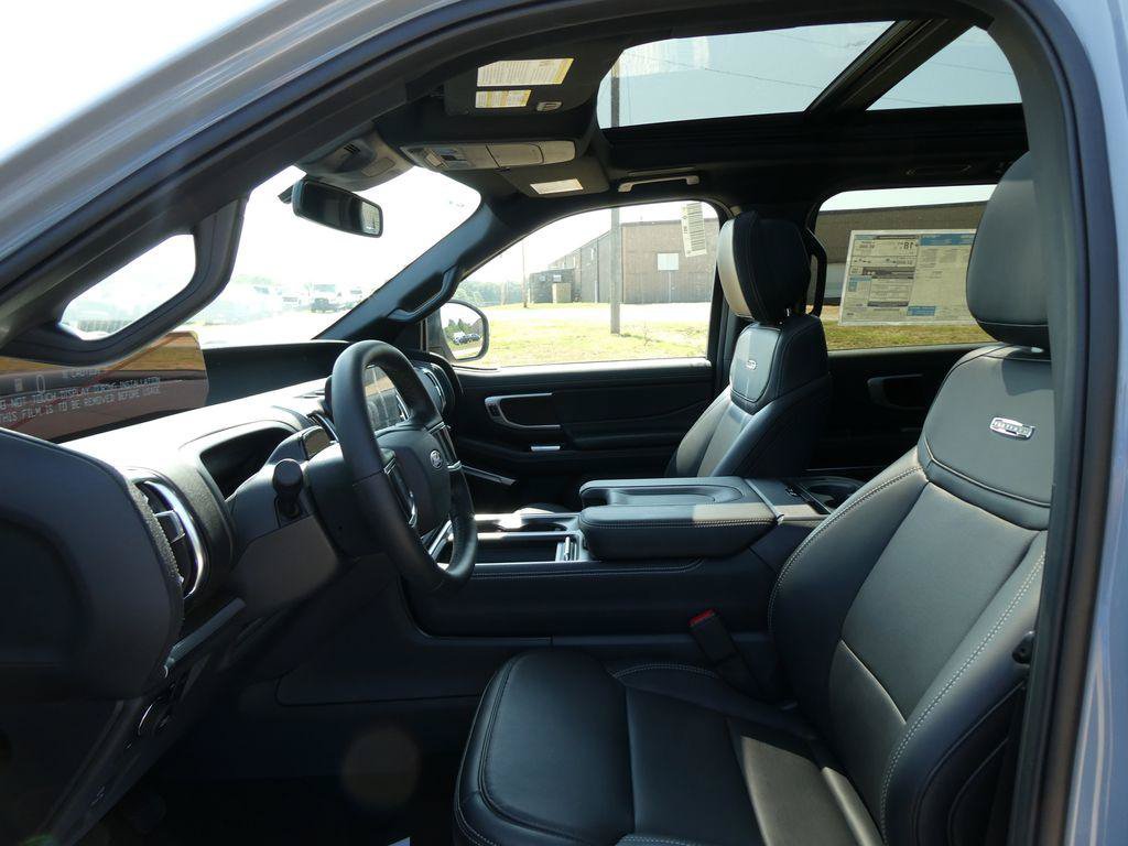 New 2027 Ford Expedition Platinum w/ Stealth Appearance Package AWD/4WD image 18