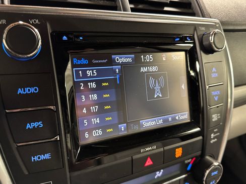 Used 2016 Toyota Camry XLE w/ Moonroof Package FWD image 21